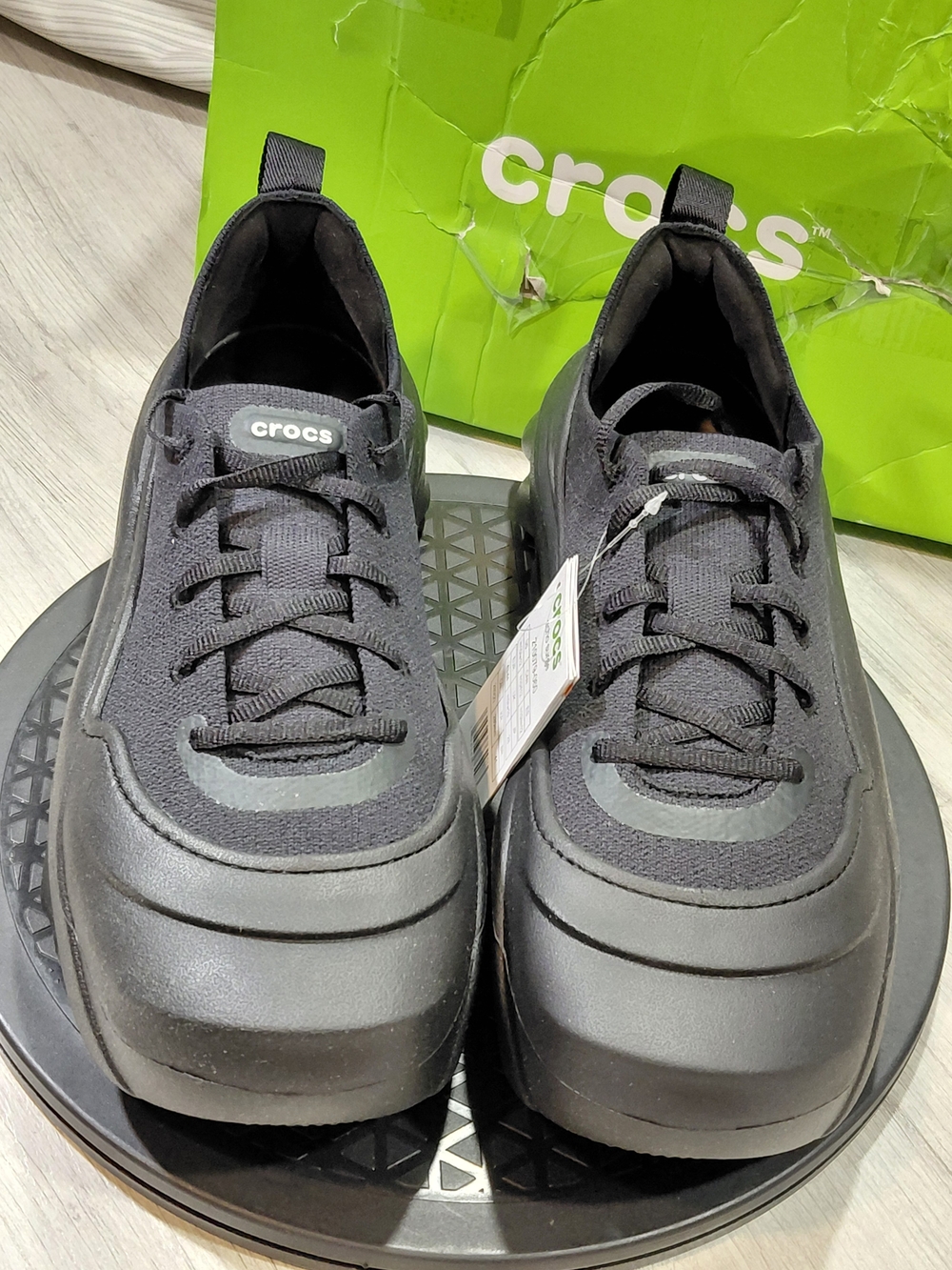 NWT Crocs Men Echo Surge Athletic Sneakers - Triple Black Lite Ride Comfort M10 - Picture 2 of 15